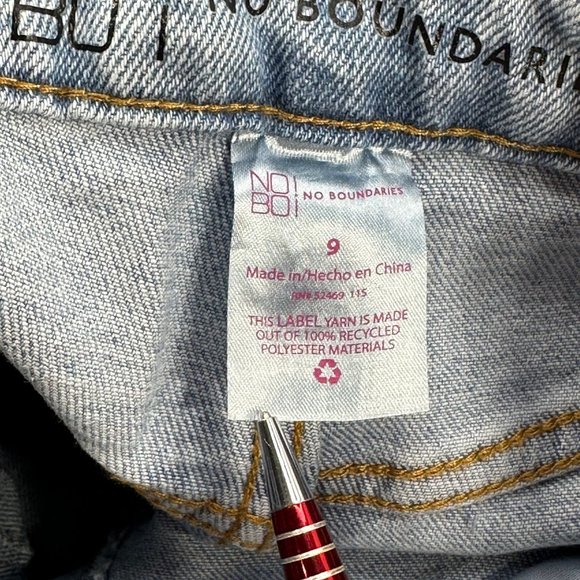 No Boundaries Women's Size 9 Straight Leg Distressed Med Wash Jean Blue Preowned - Picture 7 of 16